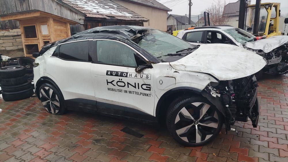 Vând Renault Megane E Tech avariat electric 60 kw  an 2023