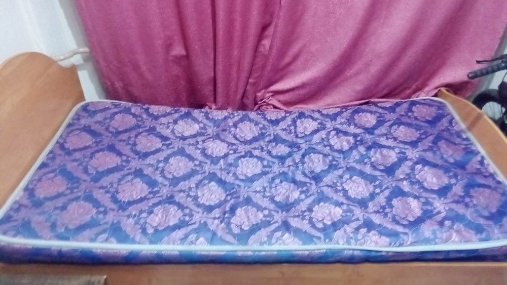 Продам кровать полуторка