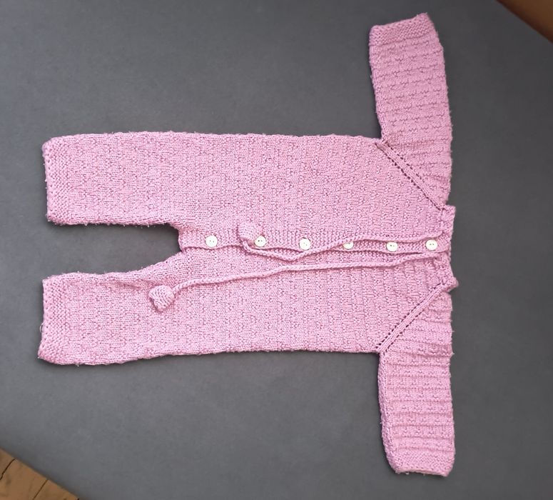 Бебешки ръчно плетени дрехи