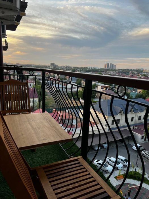 Паркентский рынок не доезжая Авиатор мост  2-комн/9-этаж/9-этажный дом