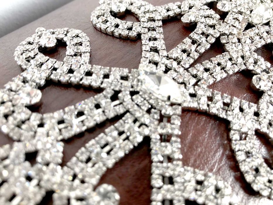 Aplicatie cu pietre deosebita, Decor rochie de mireasa