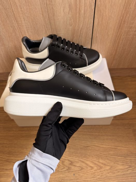 Adidasii de barbati Alexander Mcqueen negrii