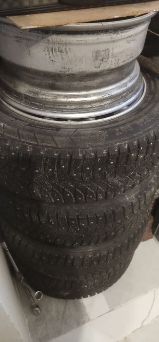 Продам шины шипование с дисками