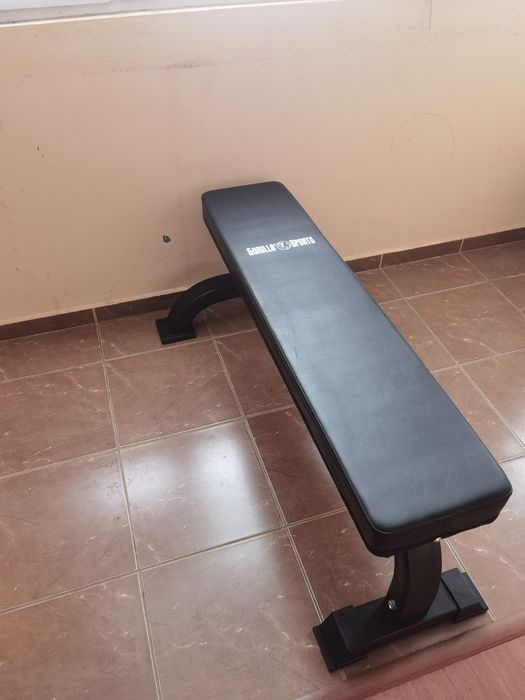 Продавам лежанка с два дъмбела по 10кг