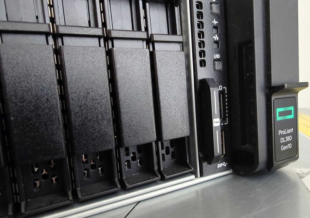 Сървър HPE DL380 Gen10 24sff 2*X Gold 6154 18C 3.0-3.9GHZ 64Gb 8*NVMe U.2 16*SATA/SAS P816i-a/4GB