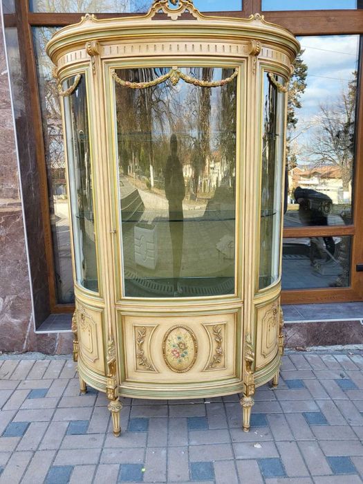 Изключително красива венецианска витрина