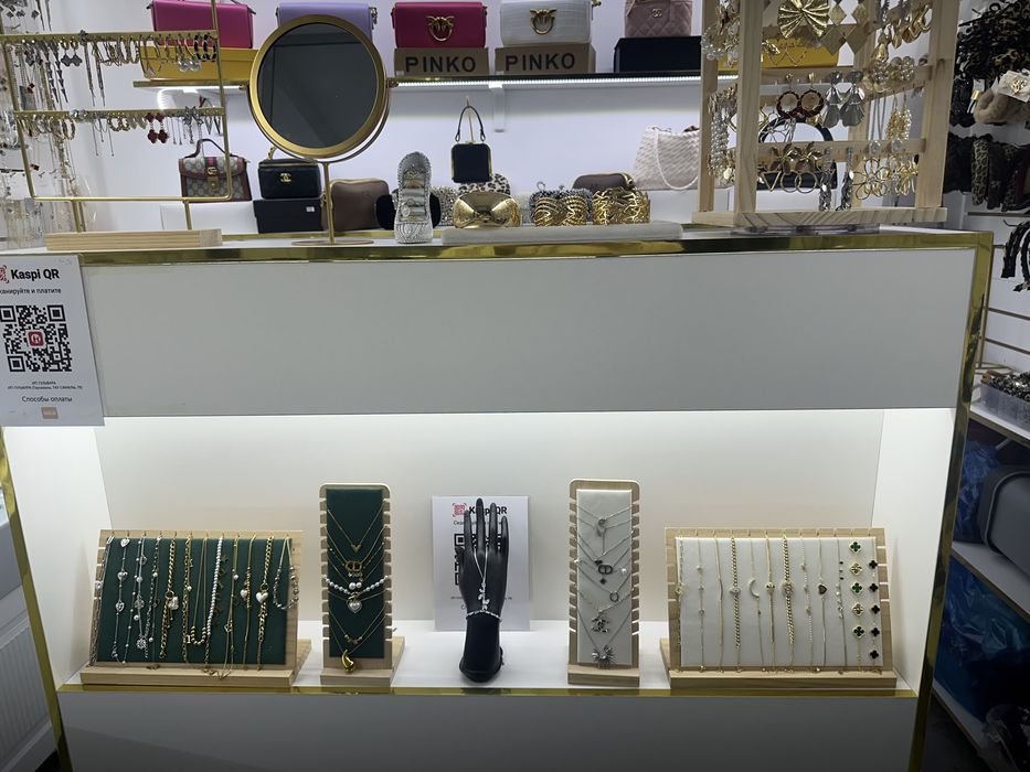 Женскии магазин бижутерии,сумкии