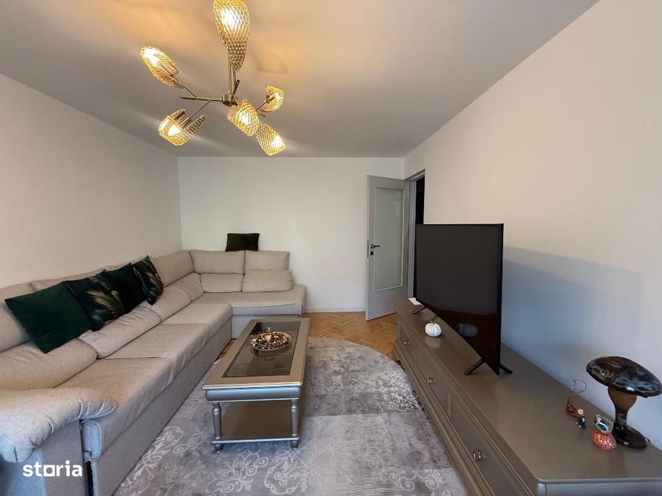 De vanzare Apartament 3 camere, zona Ampoi 3.