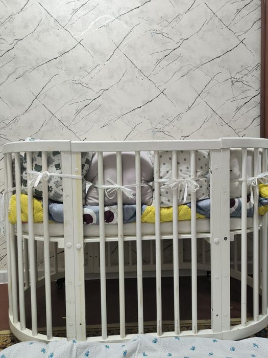 Детская кроватка с бортиками