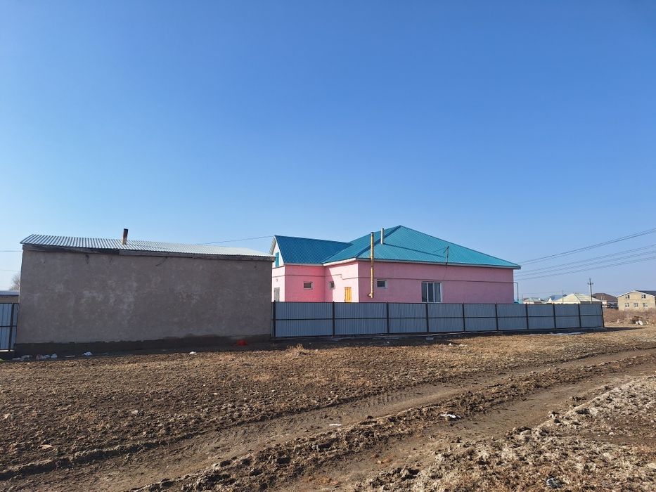 Үй сатылады Титовта орналасқан