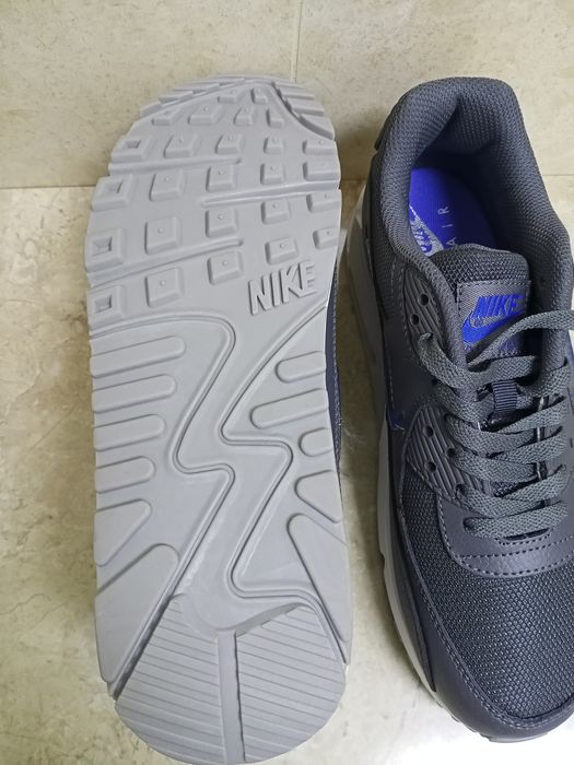 NIKE кросовки.новые