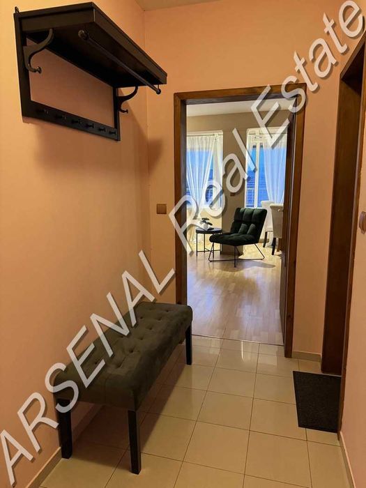 Дава се под наем Тристаен апартамент в София, Център - 100 кв.м за 900 € - Снимка #1