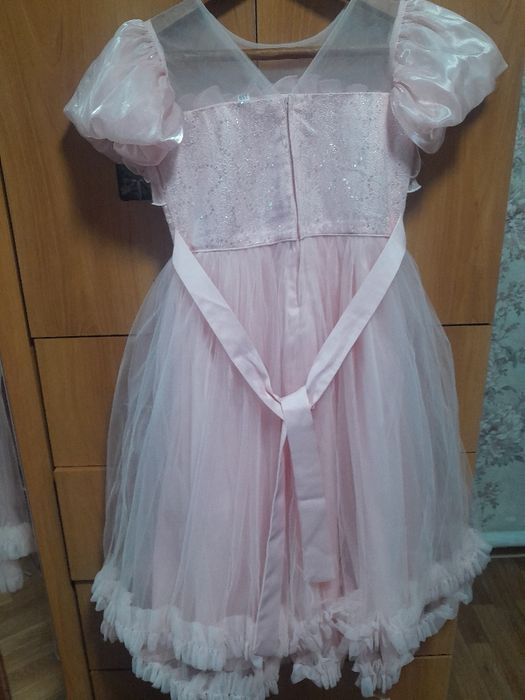 Продам два платья