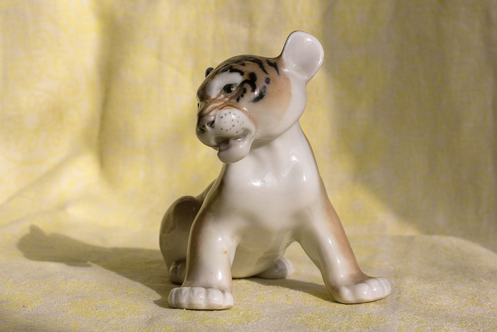 Продаётся статуэтка тигр - тигрёнок