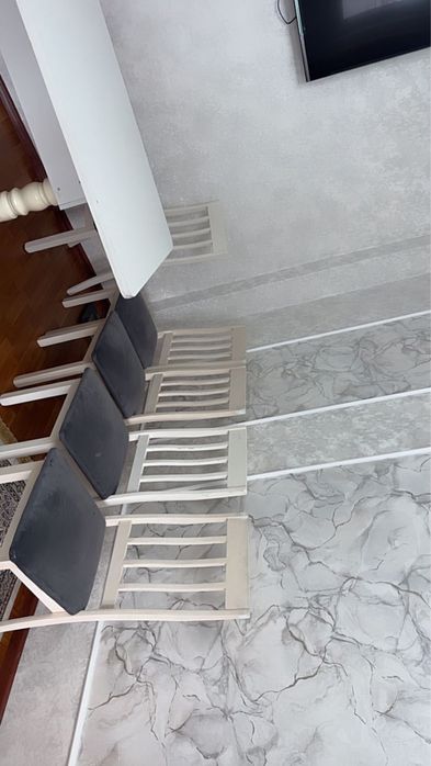 Продам гостинный стол и 6 стульев