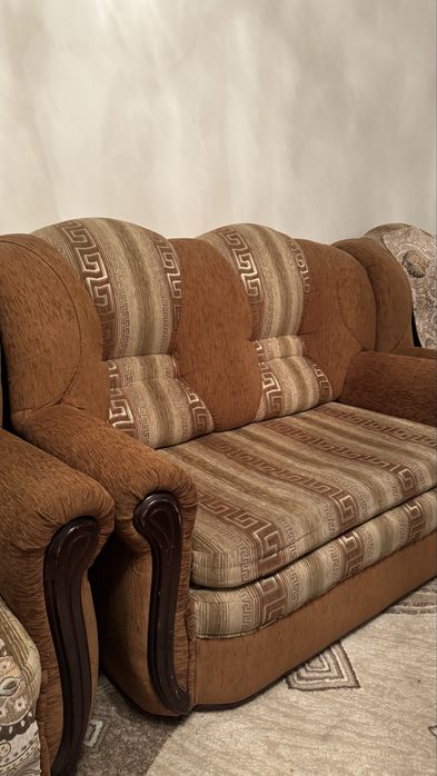 Продаётся диван и 2 кресла