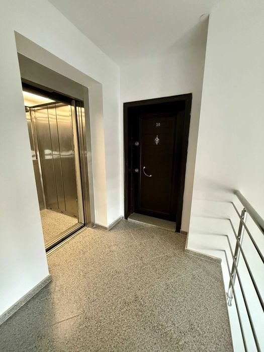 Чисто нов, напълно обзаведен тристаен апартамент в нова сграда