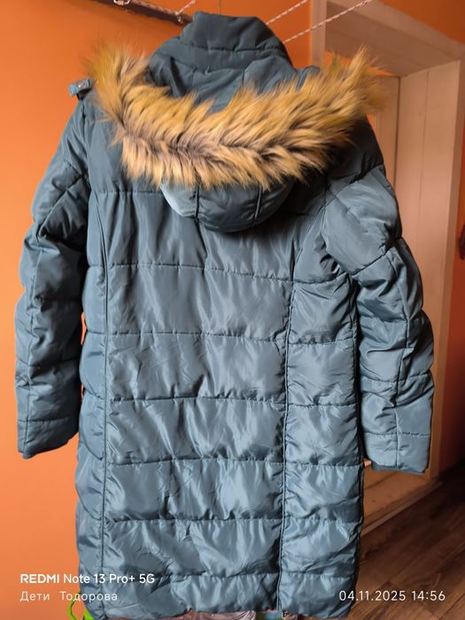 Продавам чисто ново,зимно,зелено яке Tom Tailor.