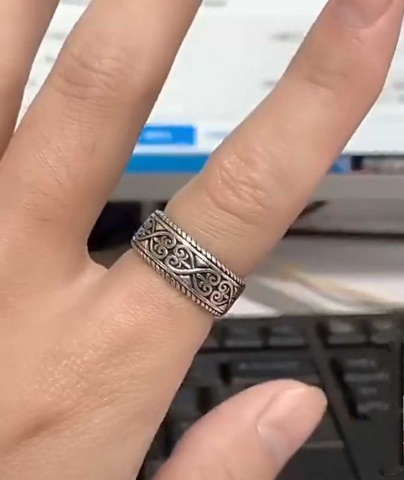 Женское новое, модное кольцо ."Möbius ring".