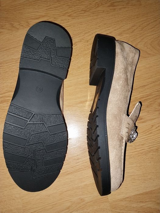 Pantofi noi 40..