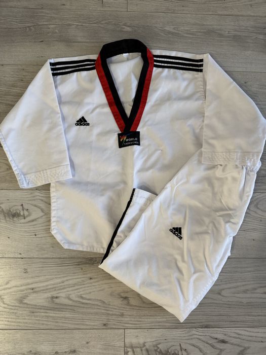 Продам кимоно на тхэквондо