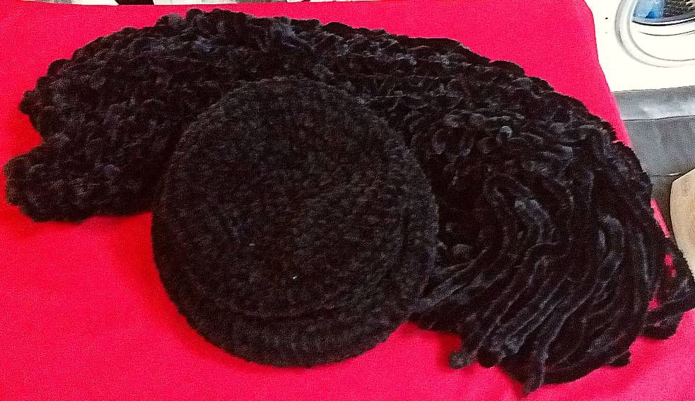 Дамски шал и шапка черен и сив шал