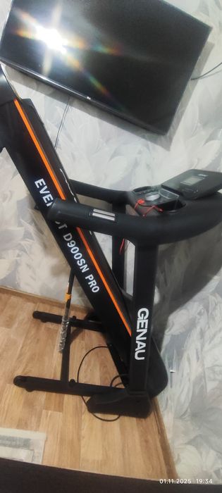 Продам беговую дорожку Genau