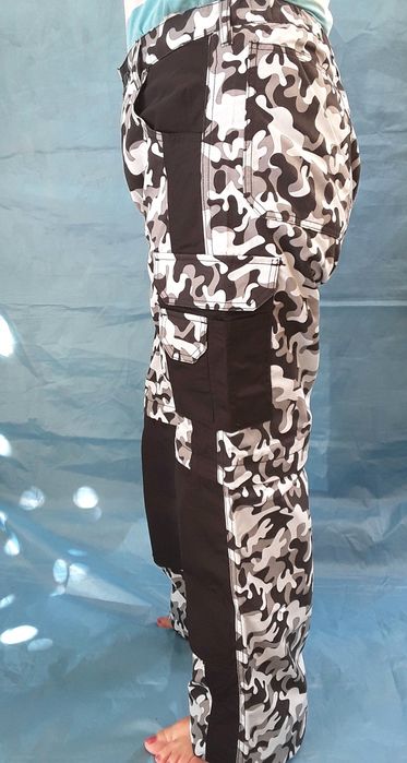 Pantaloni salopetă NOI - 50 Lei Bucata