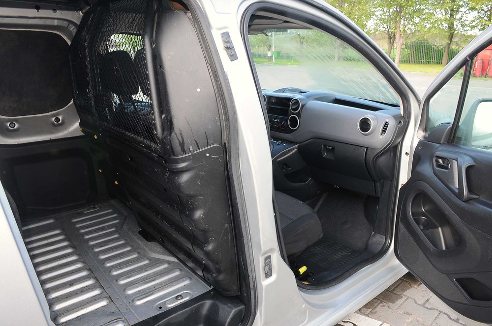 CITROEN Berlingo Maxi Lung Autoutilitara 3 locuri 2011 1.6HDi 90 CP AC, recent adus