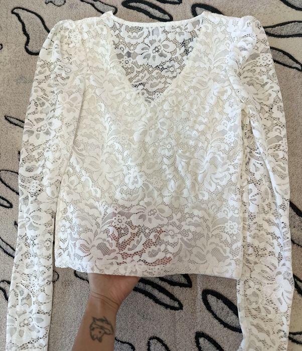 Белая кружевная блузка