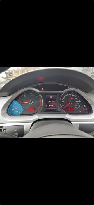 Vând Audi A6 din 2009 cutie manuala motor  2,7 L Diesel