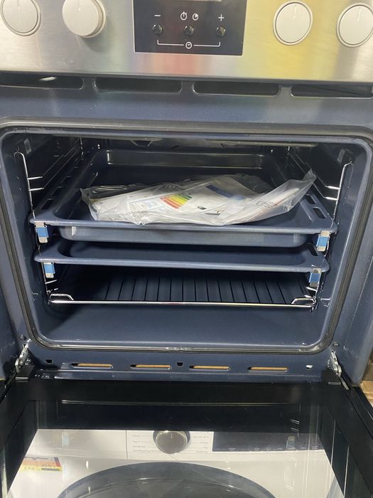 Фурна за вграждане с плот Bauknecht 65 l