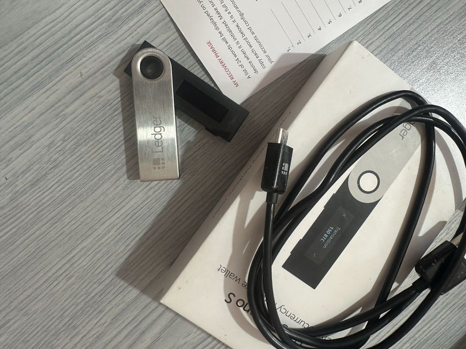 Ledger Nano S - Хардуерен Портфейл