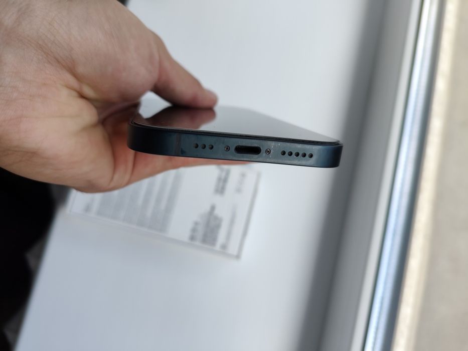 Продам iPhone 13