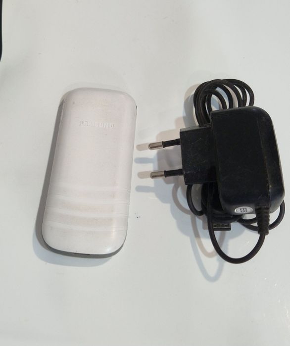 Telefon Samsung cu butoane perfect funcțional