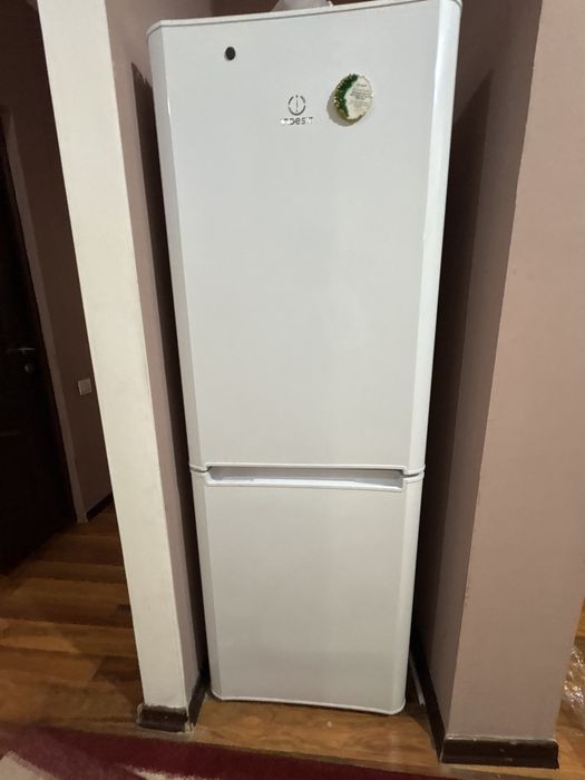 Холодильник indesit