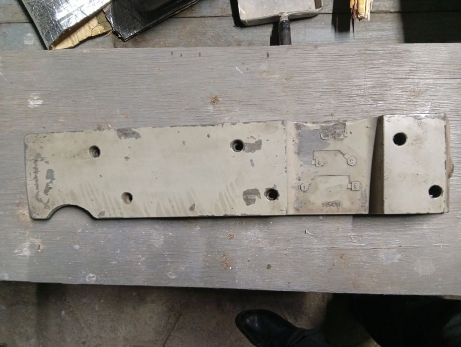 Продам крышку мотора от Мерсдес 104двигатель