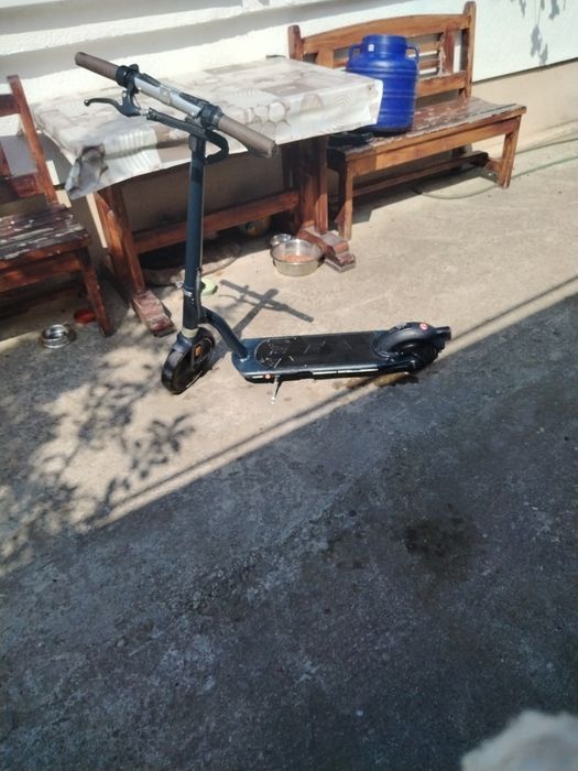 Vând trotineta electrica