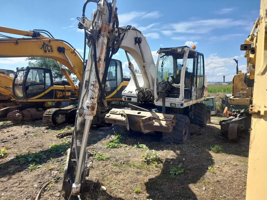 Brat excavator Case WX145