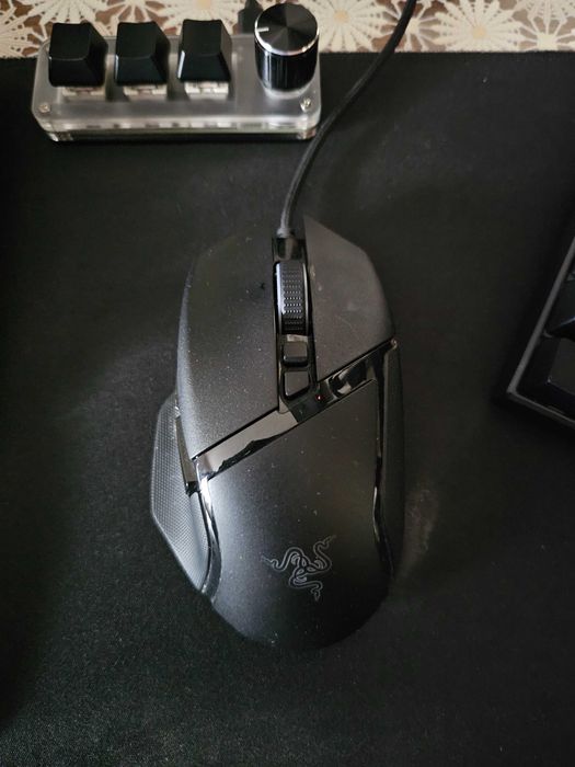 Мишка Razer Basilisk v3 + подложка Razer - Goliathus Chroma, Extended
