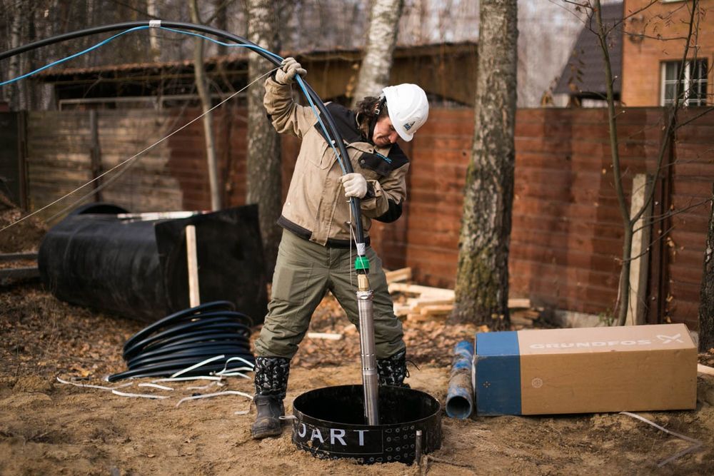 Колодцы выстанавливаю старые