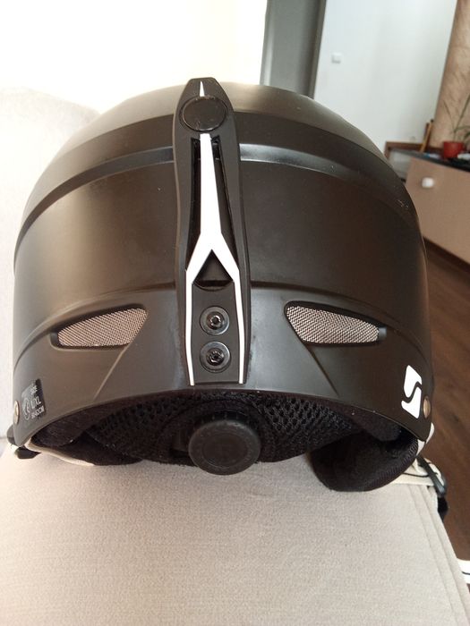 Ски каскa-цвят черен