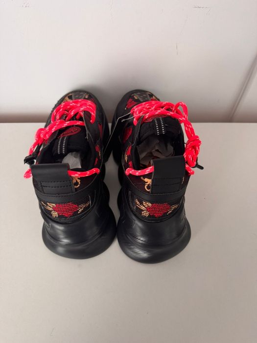 Versace  chain reaction