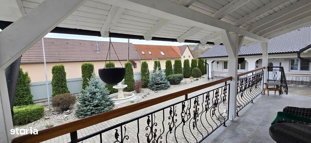 Casa ultramoderna de vanzare in Hetiur