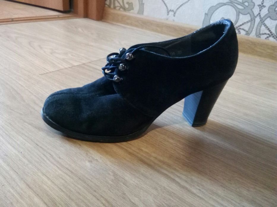 Продам туфли замшевые