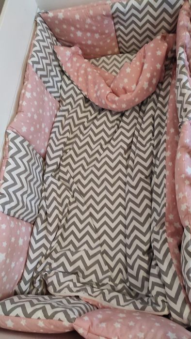 Бебешки спален комплект с олекотена завивка обиколници + подаръци