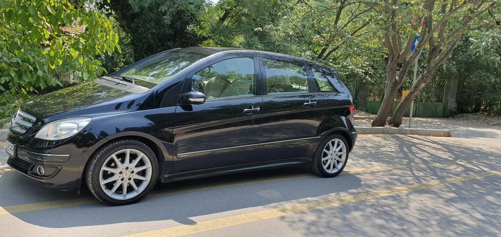 Лек автомобил Mercedes B200