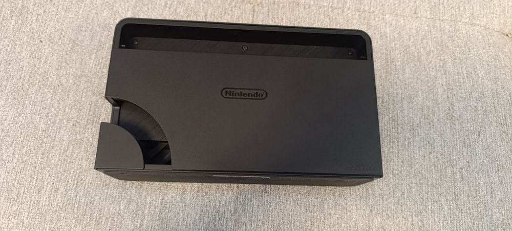 Nintendo switch oled + 2 игри и 2 калъфа