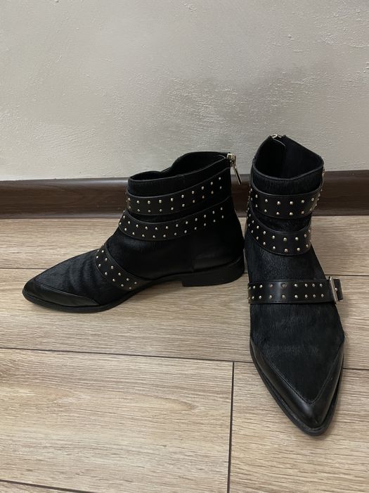 Дамски боти и апрески