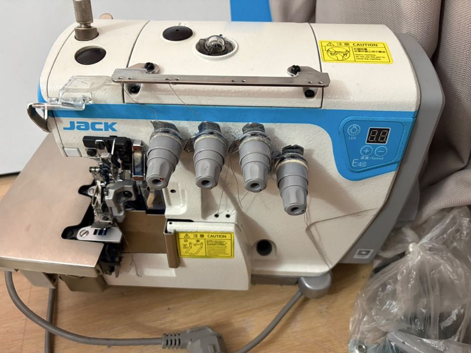 Оверлок Jack - Model: E4S-5-03/333 5-ти нитка